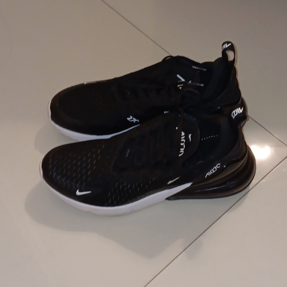 Nike womens airmax270 sz 9 mint condition